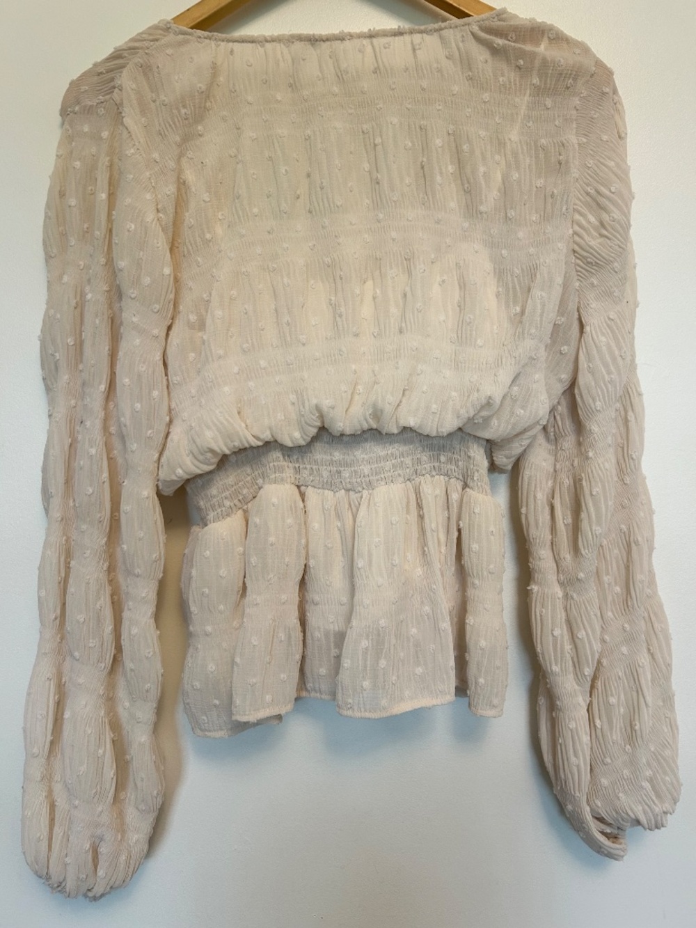 Line & Dot Pippa Smocked Clip Dot Blouse Taupe Beige V-Neck M Fairycore bohochic - Picture 5 of 16